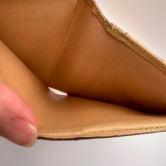 Louis Vuitton Murakami white kisslock wallet - Picture 6 of 16